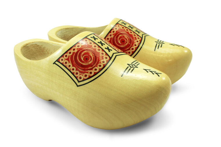 Rondneus gelakt - bruine bies - 24 cm